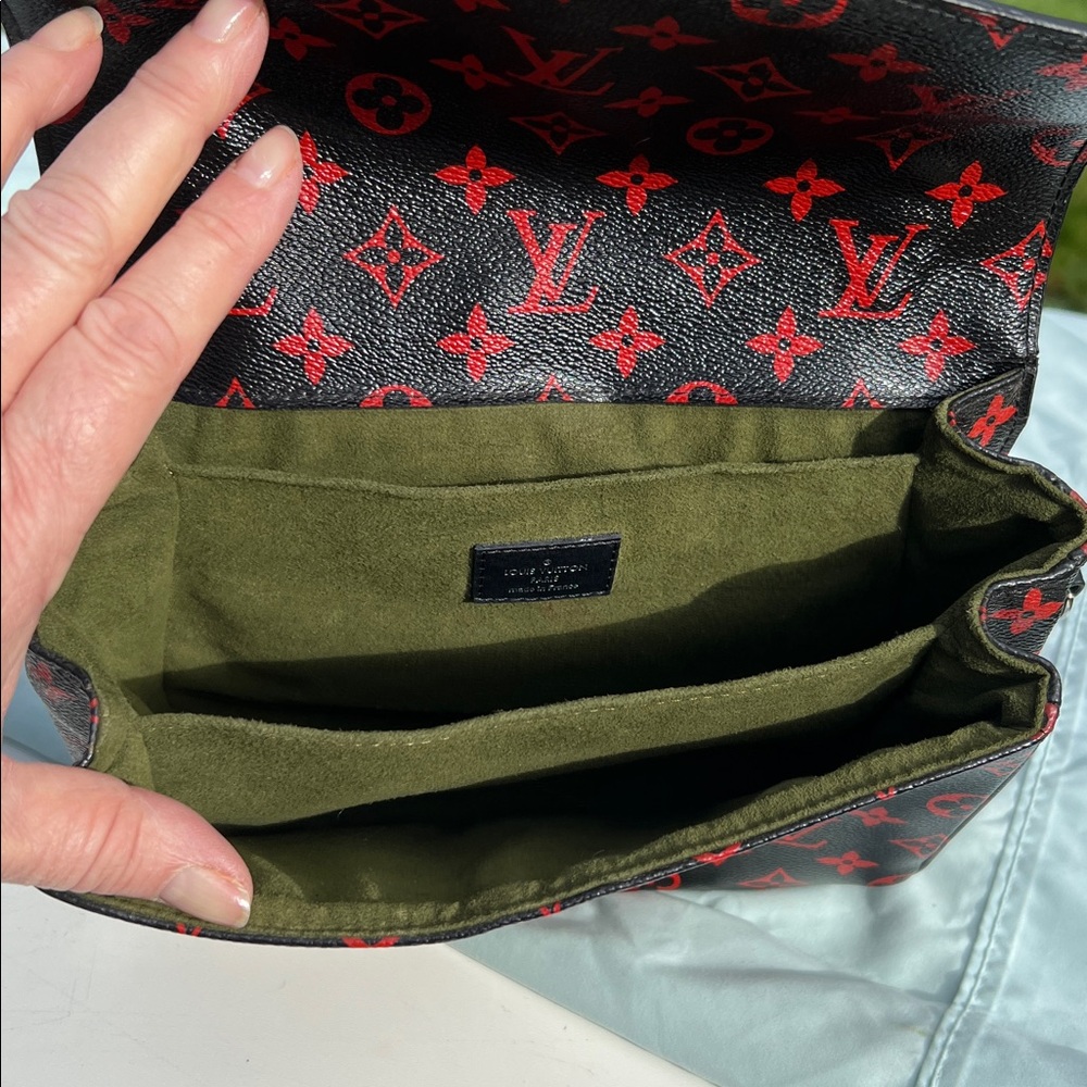 Louis Vuitton limited edition Monogram Infrarouge Pochette Metis bag. - Picture 10 of 11